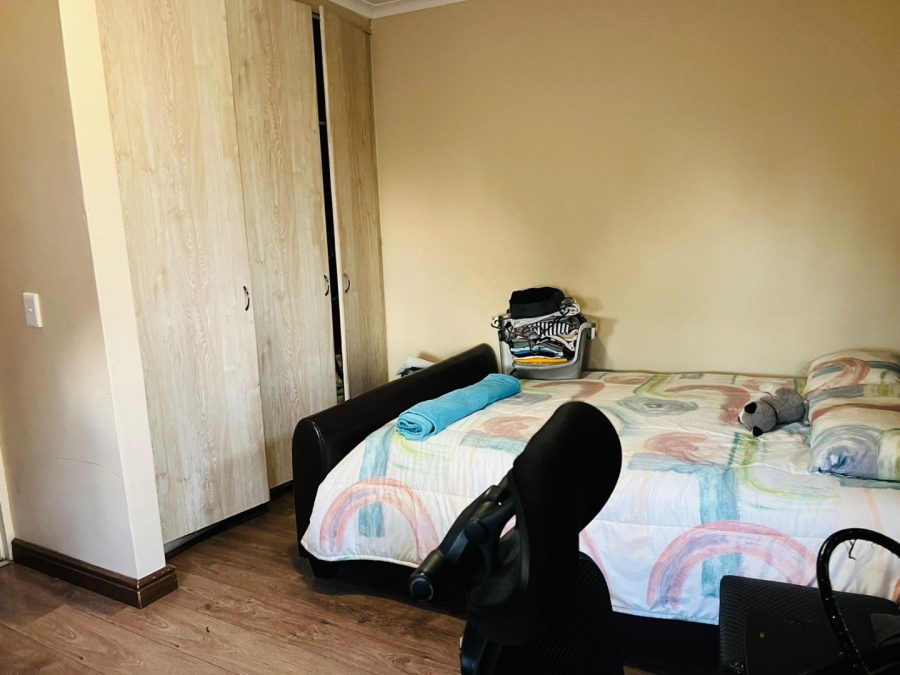5 Bedroom Property for Sale in Noordwyk Gauteng