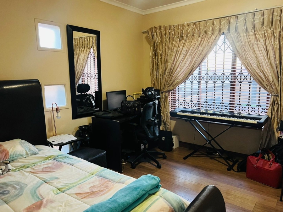 5 Bedroom Property for Sale in Noordwyk Gauteng