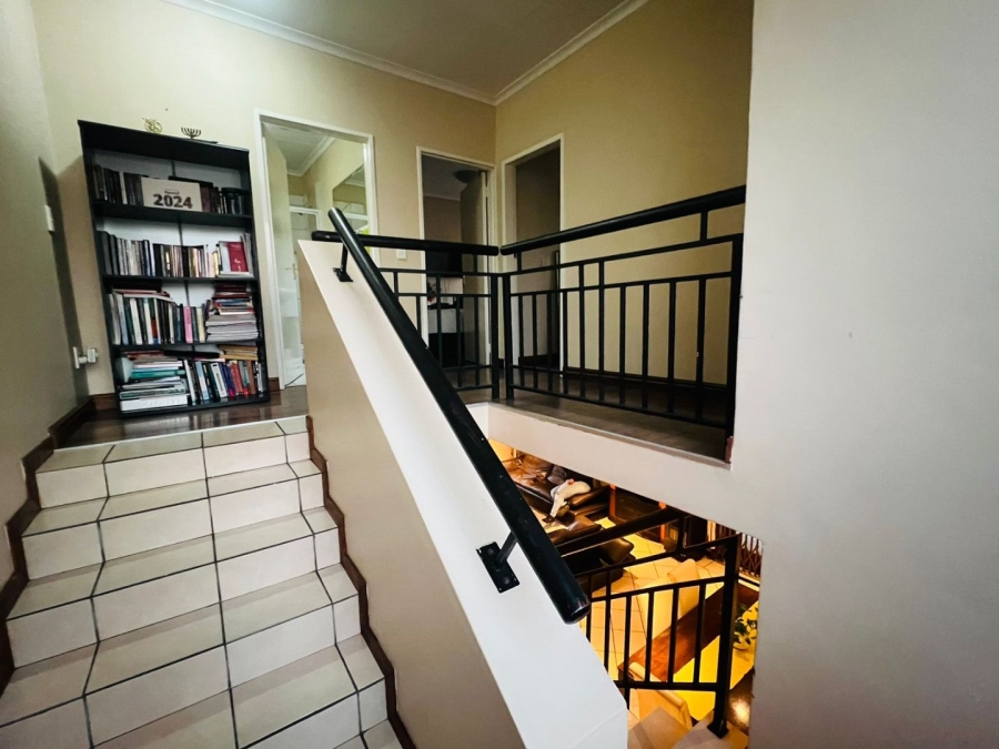 5 Bedroom Property for Sale in Noordwyk Gauteng