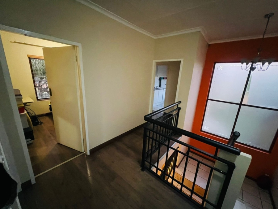 5 Bedroom Property for Sale in Noordwyk Gauteng