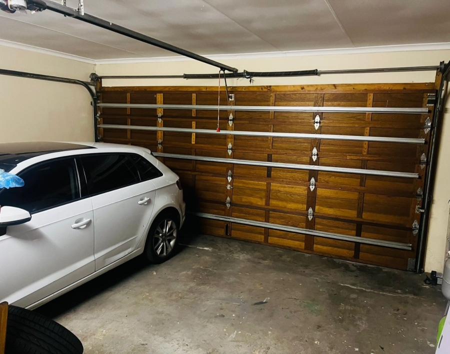 5 Bedroom Property for Sale in Noordwyk Gauteng