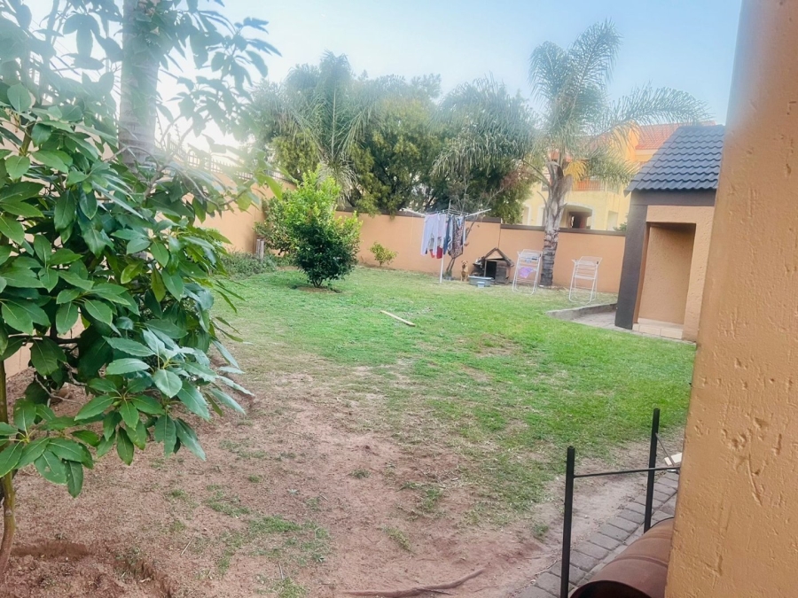 5 Bedroom Property for Sale in Noordwyk Gauteng