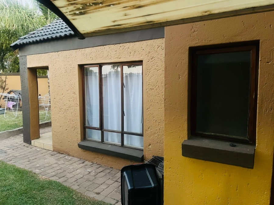 5 Bedroom Property for Sale in Noordwyk Gauteng
