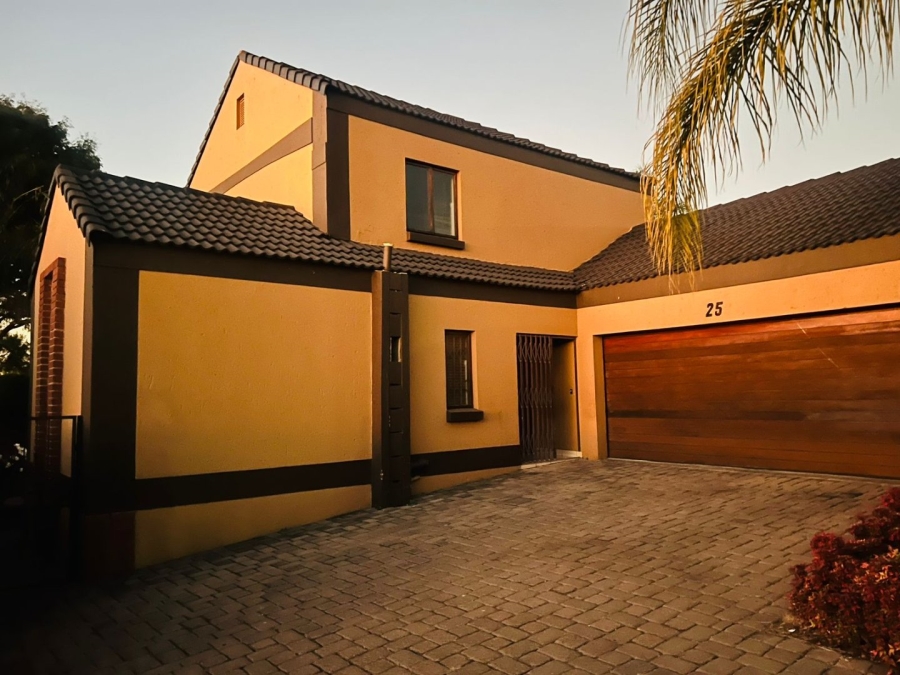 5 Bedroom Property for Sale in Noordwyk Gauteng