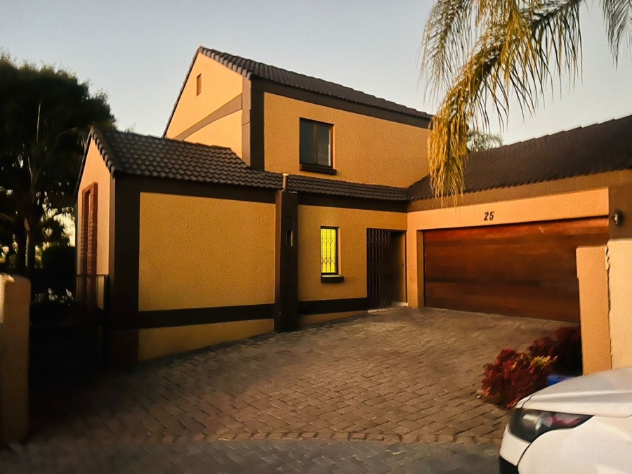 5 Bedroom Property for Sale in Noordwyk Gauteng