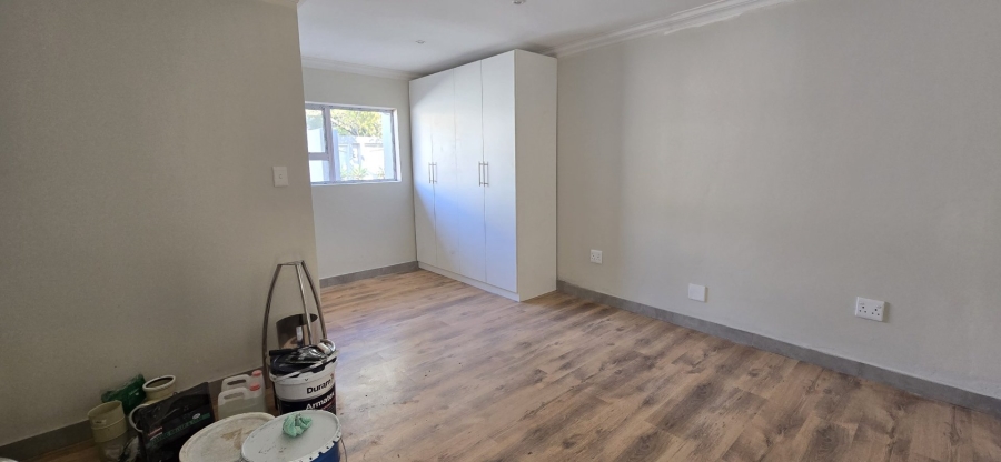 5 Bedroom Property for Sale in Wierda Park Gauteng