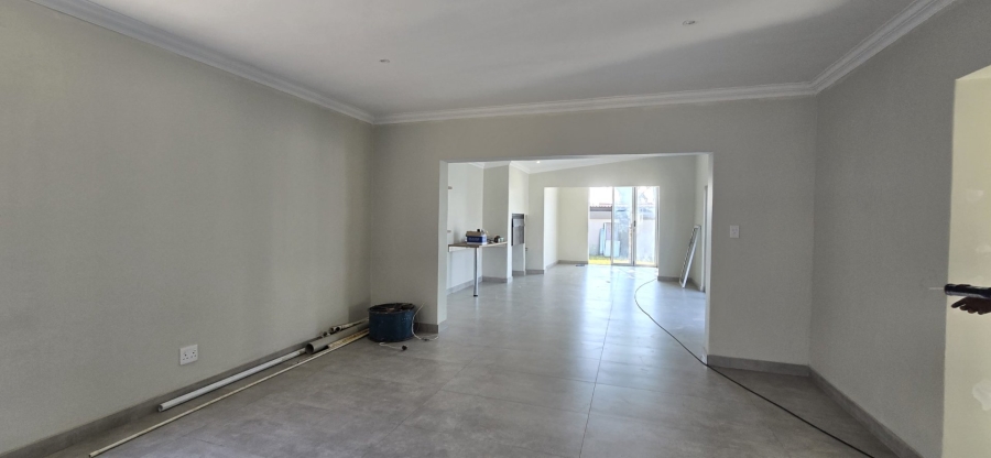 5 Bedroom Property for Sale in Wierda Park Gauteng