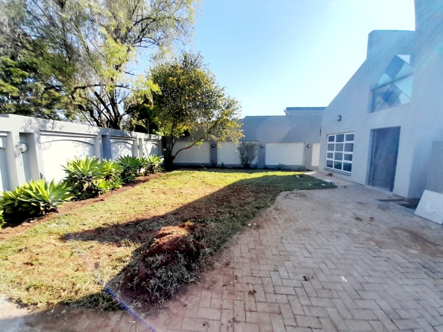 5 Bedroom Property for Sale in Wierda Park Gauteng