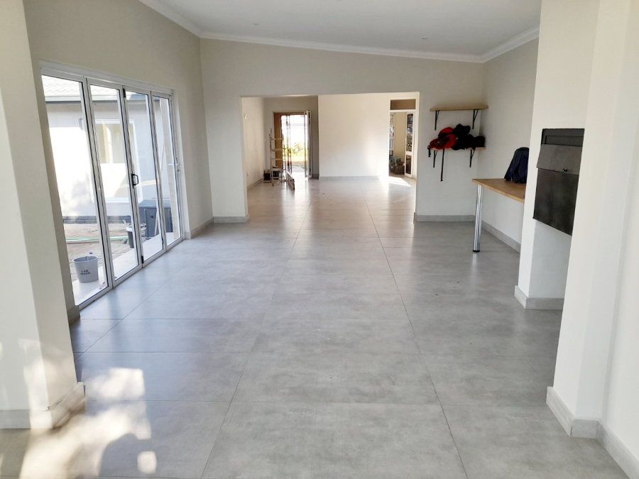 5 Bedroom Property for Sale in Wierda Park Gauteng