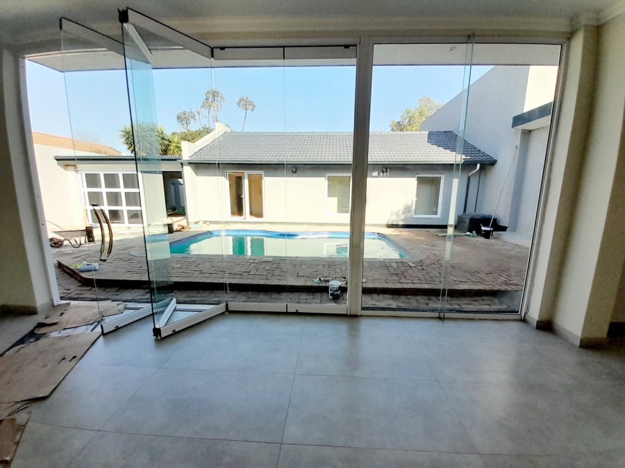 5 Bedroom Property for Sale in Wierda Park Gauteng