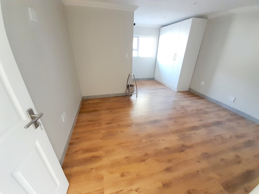 5 Bedroom Property for Sale in Wierda Park Gauteng