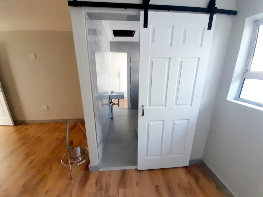 5 Bedroom Property for Sale in Wierda Park Gauteng