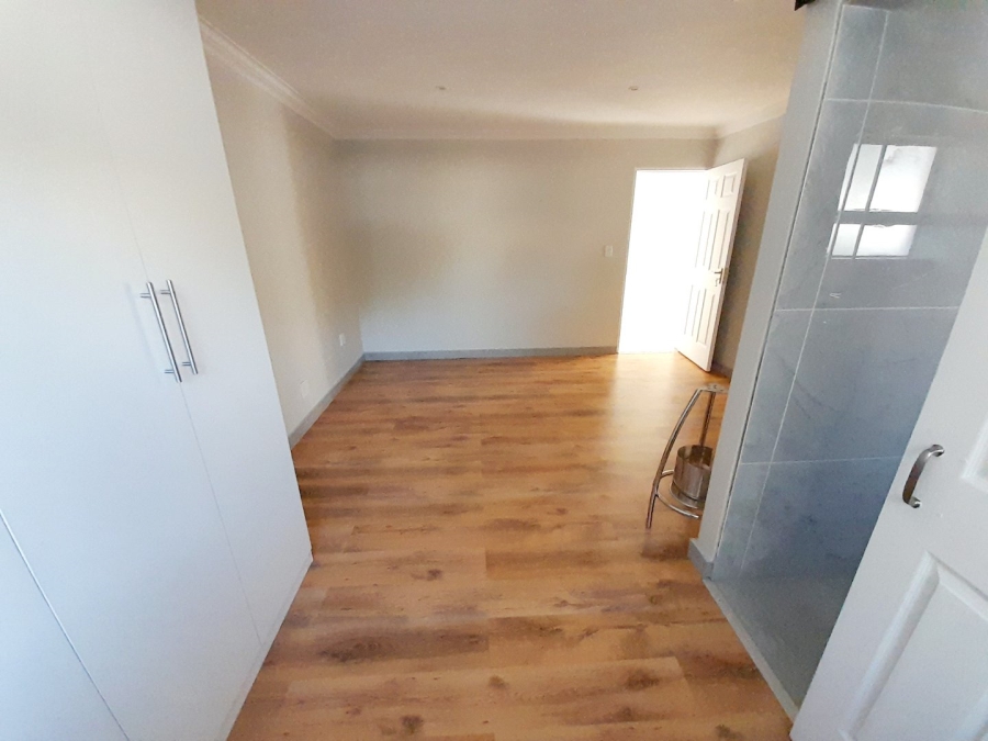 5 Bedroom Property for Sale in Wierda Park Gauteng