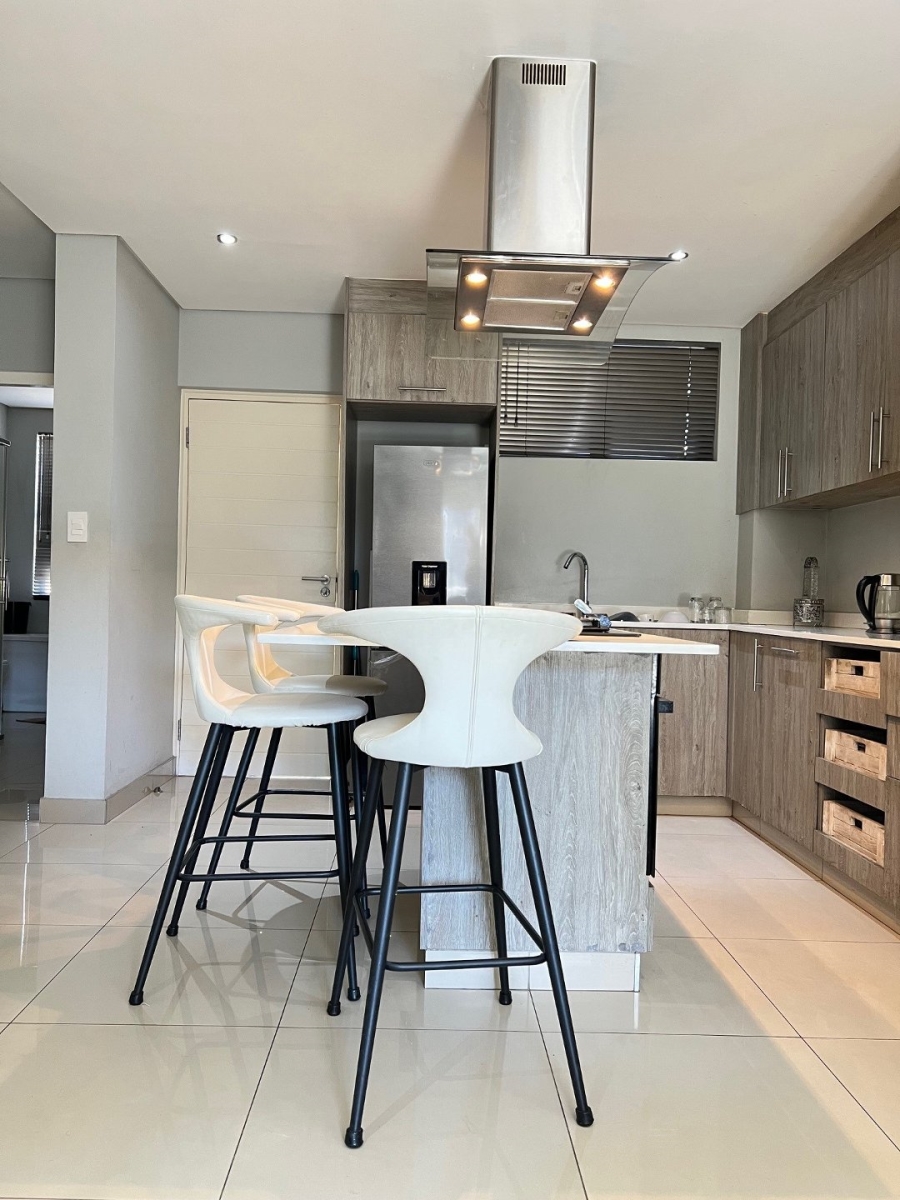 To Let 2 Bedroom Property for Rent in Fourways Gardens Gauteng