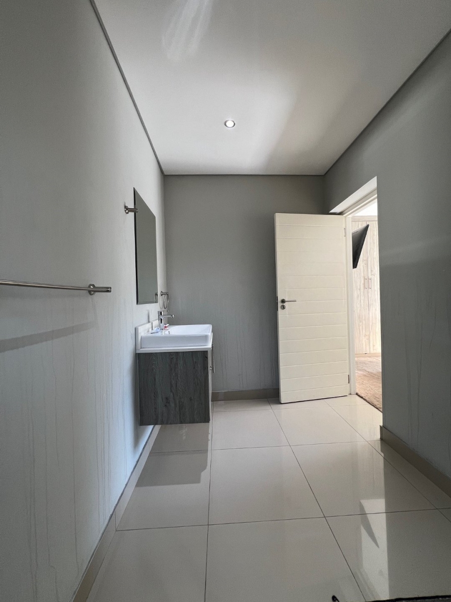 To Let 2 Bedroom Property for Rent in Fourways Gardens Gauteng