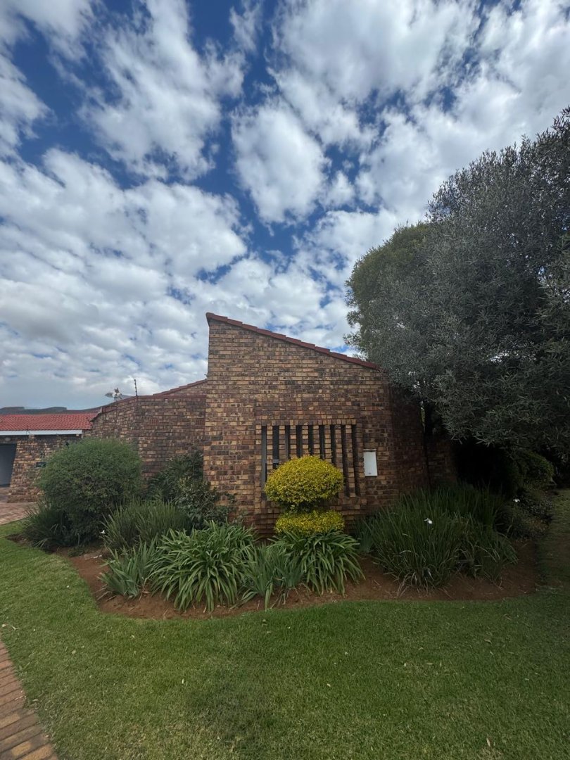 3 Bedroom Property for Sale in Lakefield Gauteng