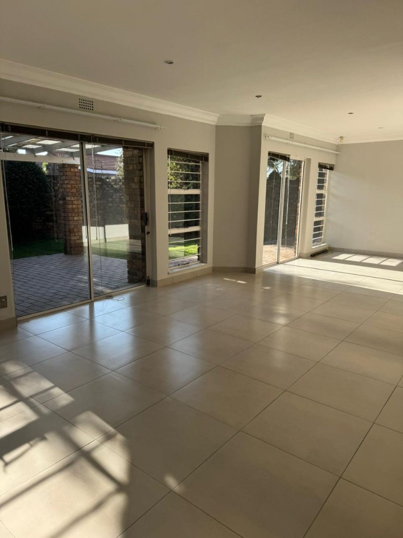 3 Bedroom Property for Sale in Lakefield Gauteng