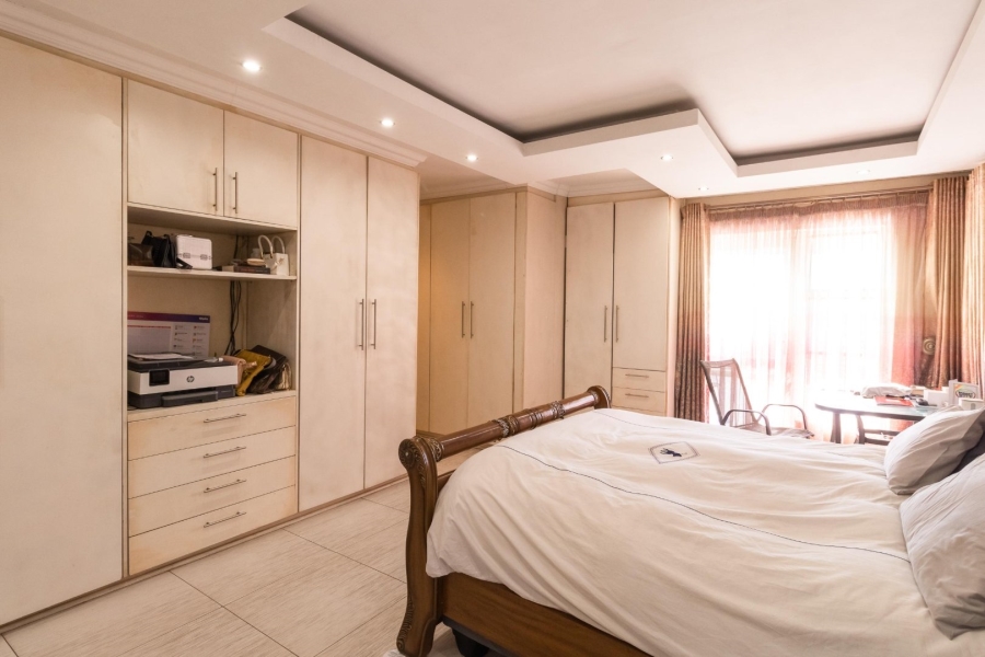 6 Bedroom Property for Sale in Blue Valley Golf Estate Gauteng