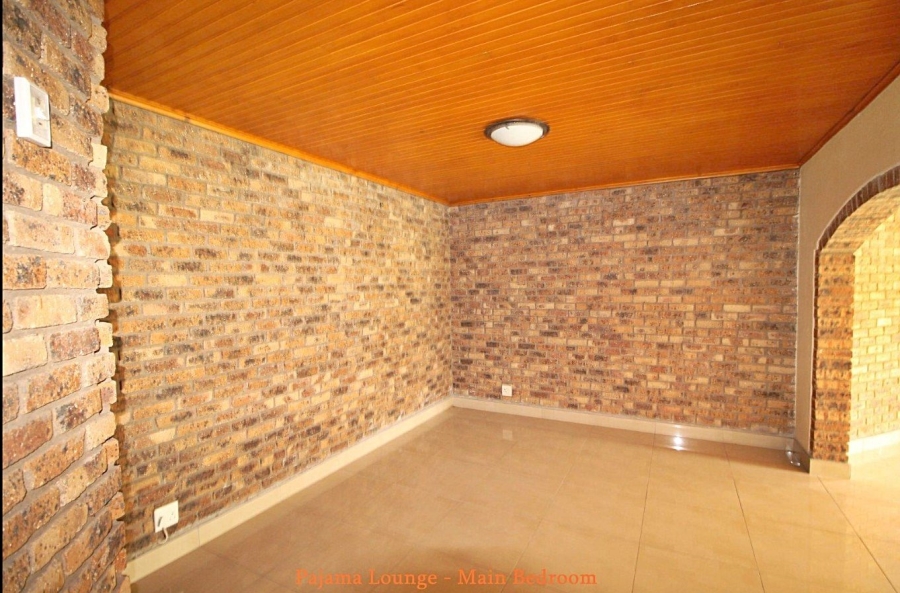 4 Bedroom Property for Sale in Sunward Park Gauteng