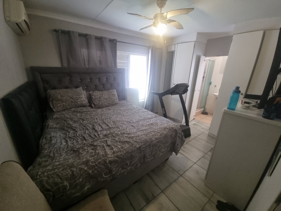  Bedroom Property for Sale in Rooihuiskraal North Gauteng