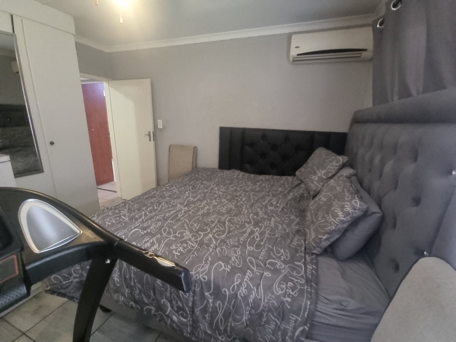  Bedroom Property for Sale in Rooihuiskraal North Gauteng