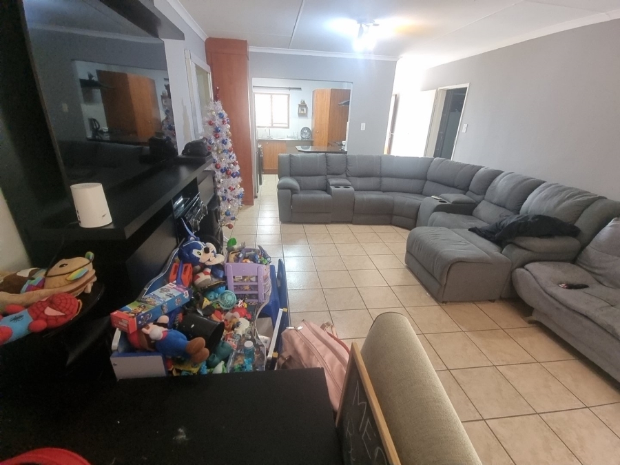  Bedroom Property for Sale in Rooihuiskraal North Gauteng