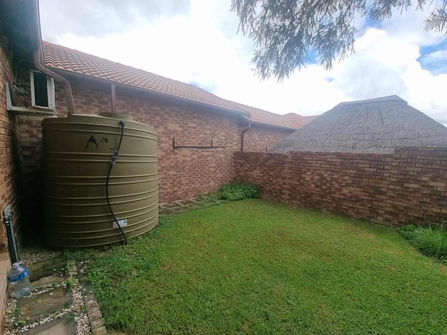  Bedroom Property for Sale in Rooihuiskraal North Gauteng