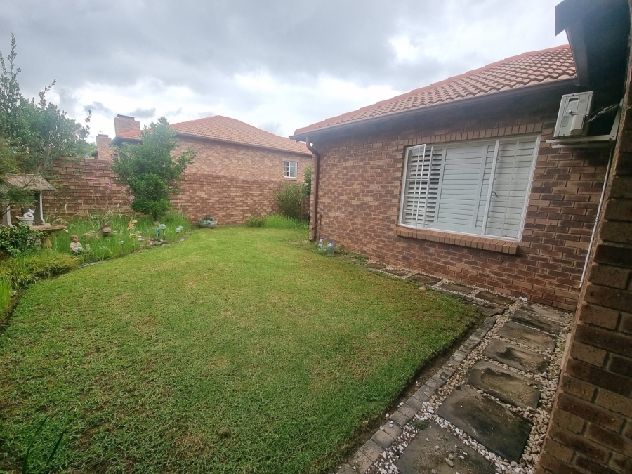  Bedroom Property for Sale in Rooihuiskraal North Gauteng