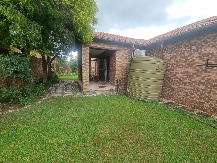  Bedroom Property for Sale in Rooihuiskraal North Gauteng