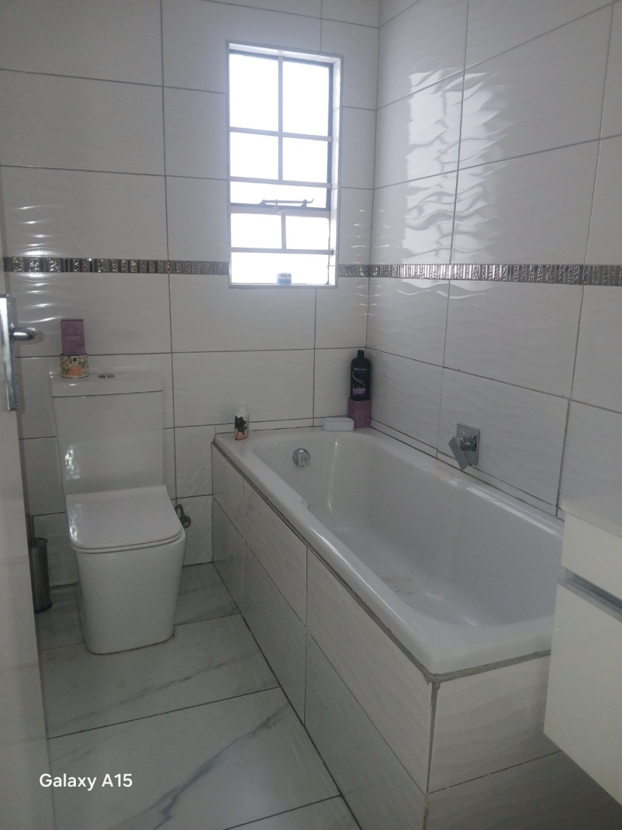 3 Bedroom Property for Sale in Andeon Gauteng
