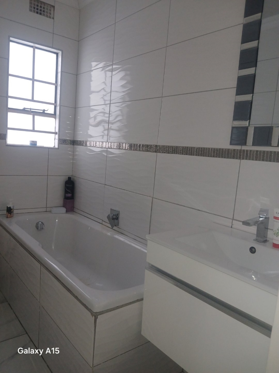 3 Bedroom Property for Sale in Andeon Gauteng