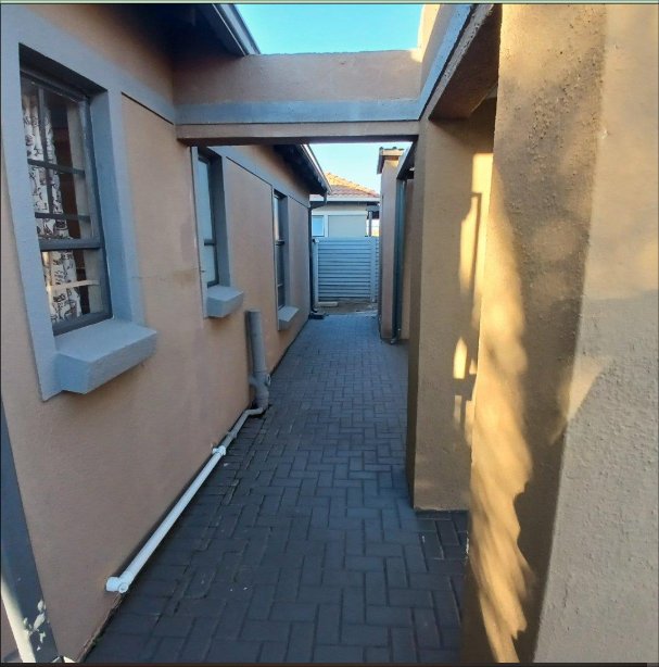 3 Bedroom Property for Sale in Andeon Gauteng