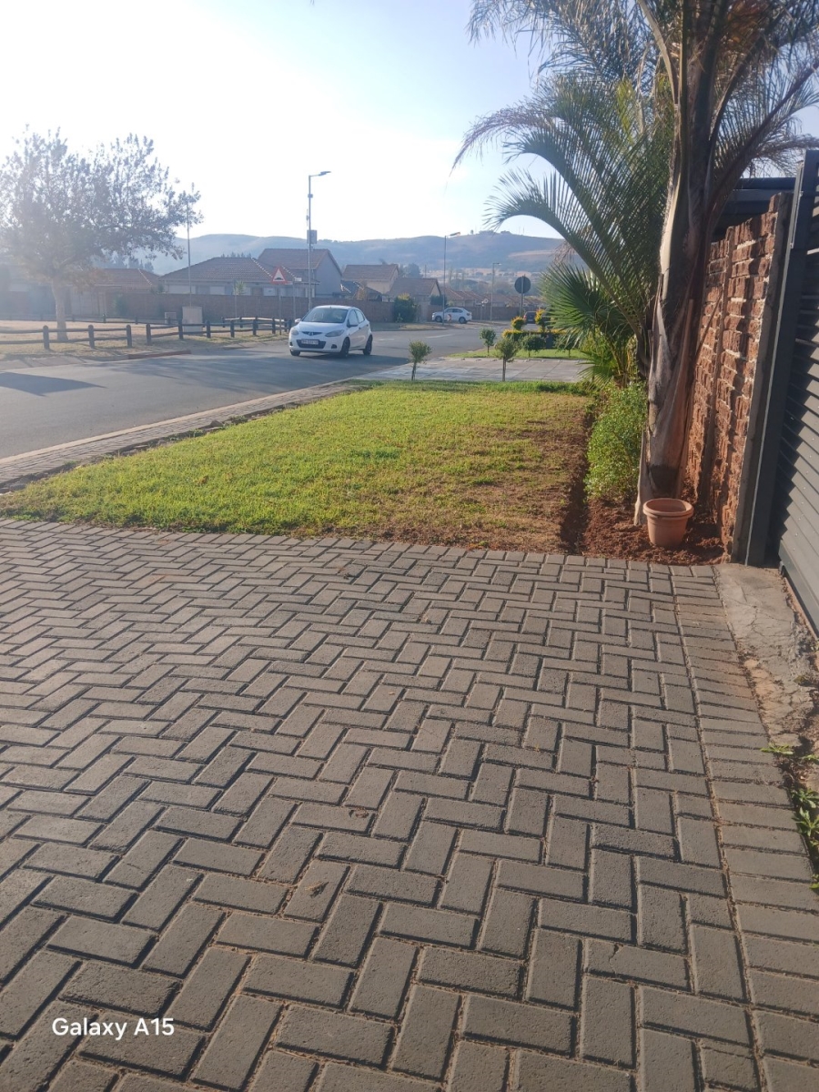 3 Bedroom Property for Sale in Andeon Gauteng