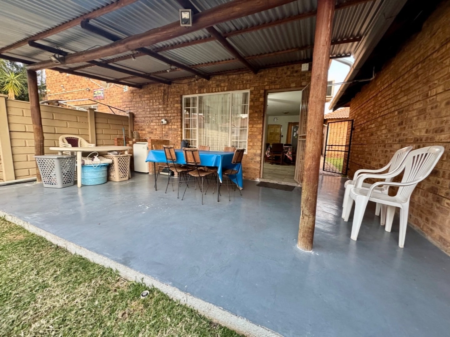 2 Bedroom Property for Sale in Annlin Gauteng