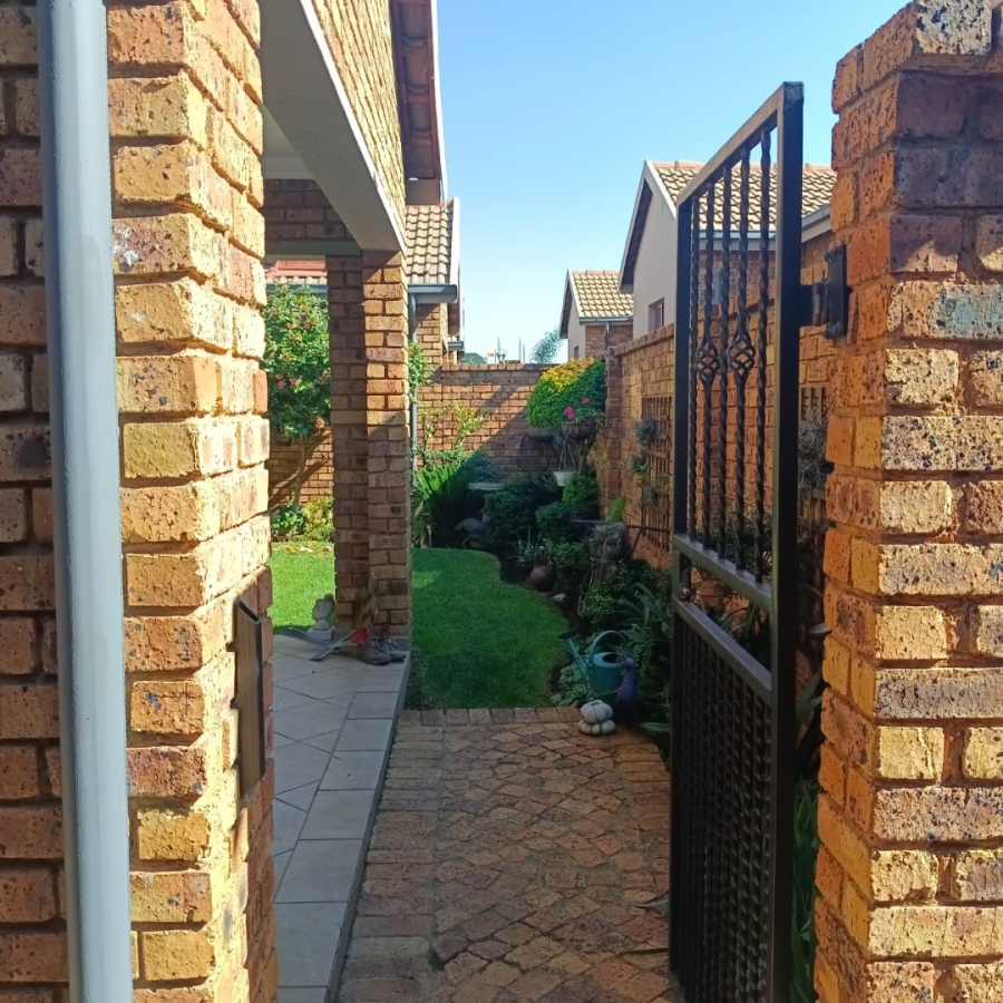3 Bedroom Property for Sale in Bartlett Gauteng