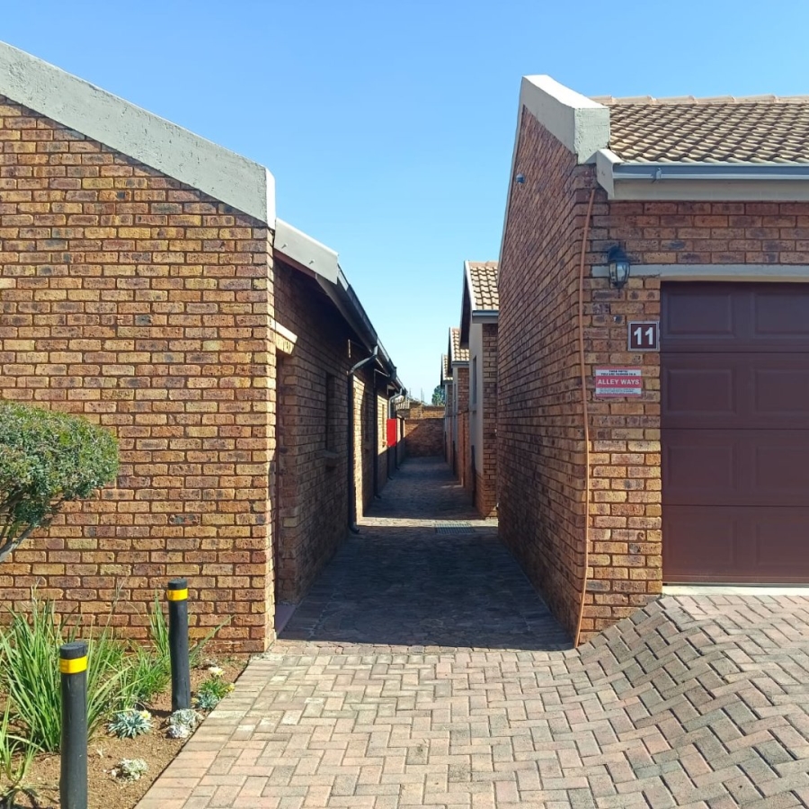 3 Bedroom Property for Sale in Bartlett Gauteng
