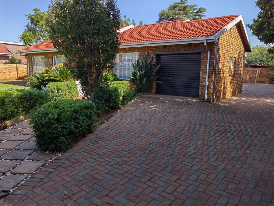 To Let  Bedroom Property for Rent in Mid Ennerdale Gauteng