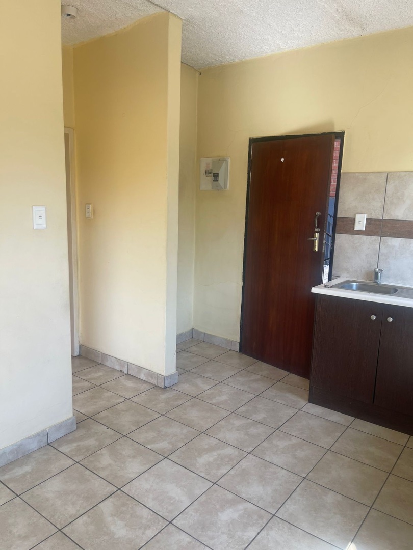 To Let 1 Bedroom Property for Rent in Kempton Park Central Gauteng