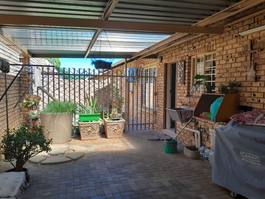 3 Bedroom Property for Sale in Annlin Gauteng