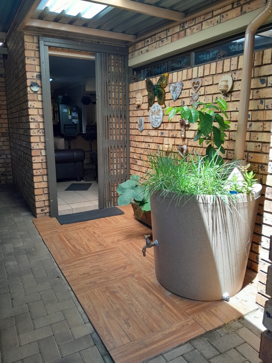 3 Bedroom Property for Sale in Annlin Gauteng