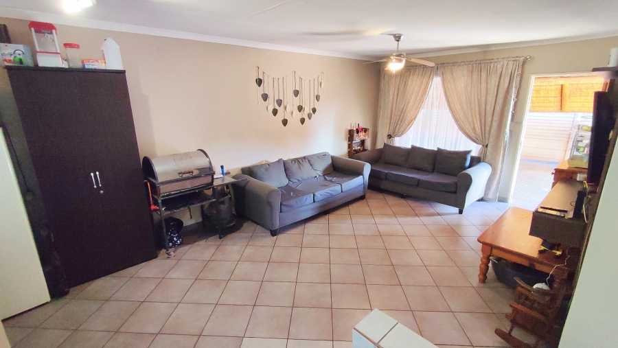 3 Bedroom Property for Sale in Rooihuiskraal North Gauteng