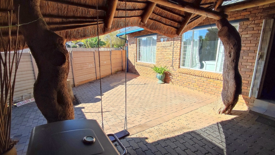 3 Bedroom Property for Sale in Rooihuiskraal North Gauteng