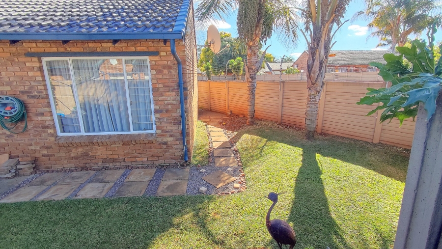3 Bedroom Property for Sale in Rooihuiskraal North Gauteng