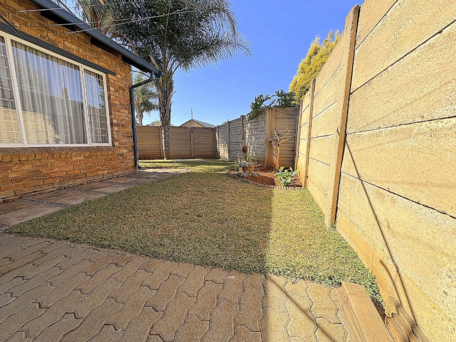 3 Bedroom Property for Sale in Rooihuiskraal North Gauteng