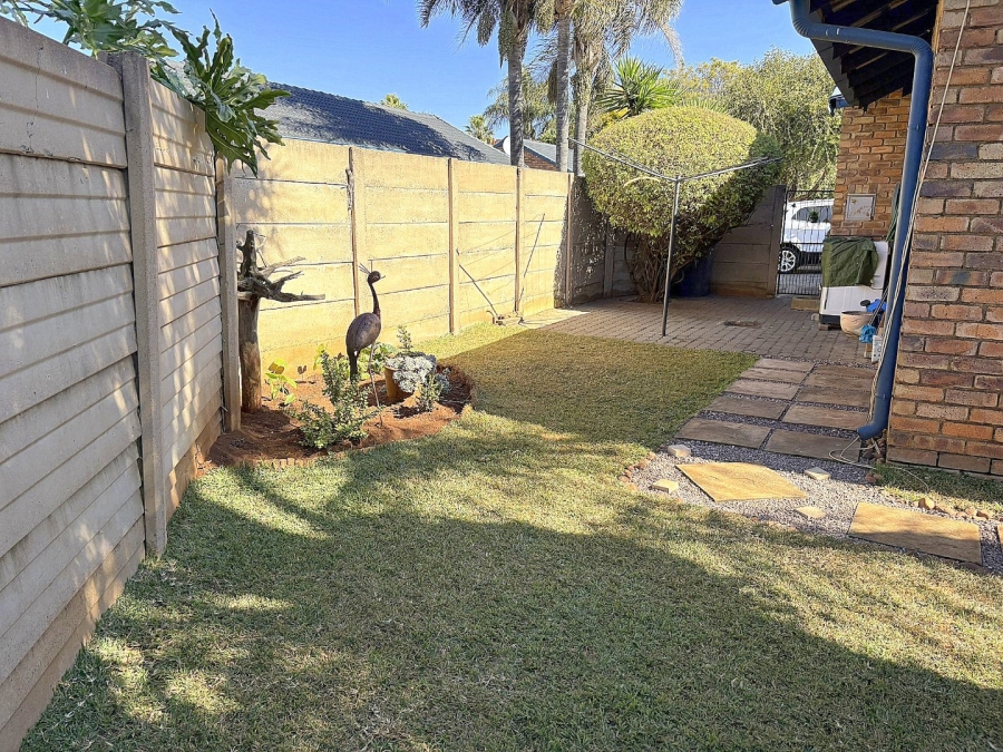 3 Bedroom Property for Sale in Rooihuiskraal North Gauteng