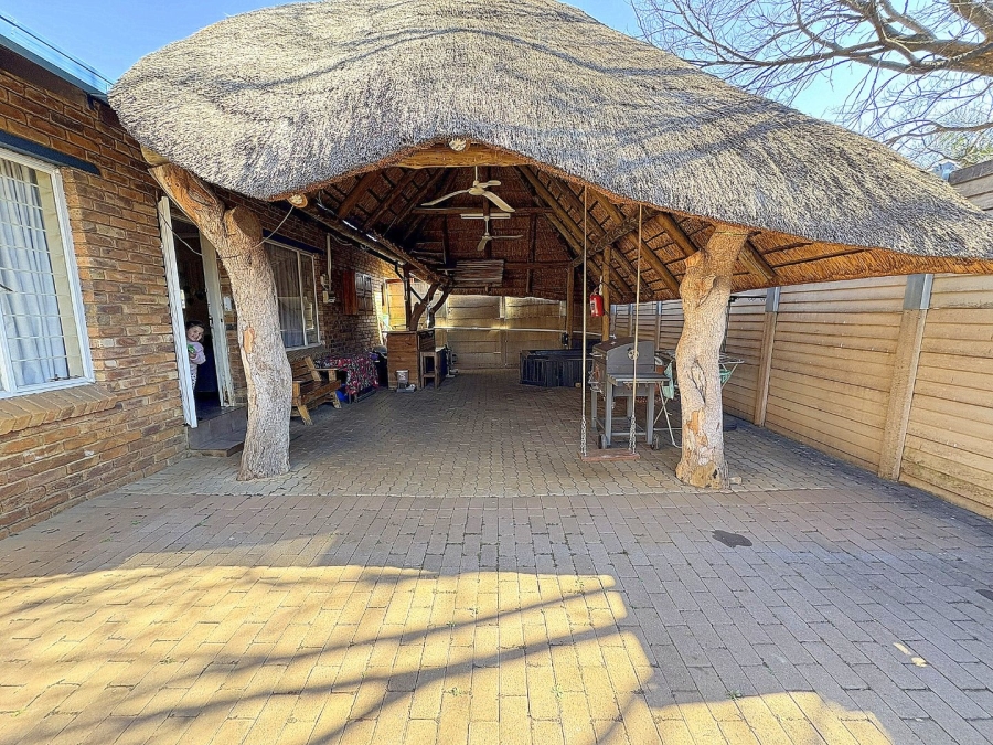 3 Bedroom Property for Sale in Rooihuiskraal North Gauteng