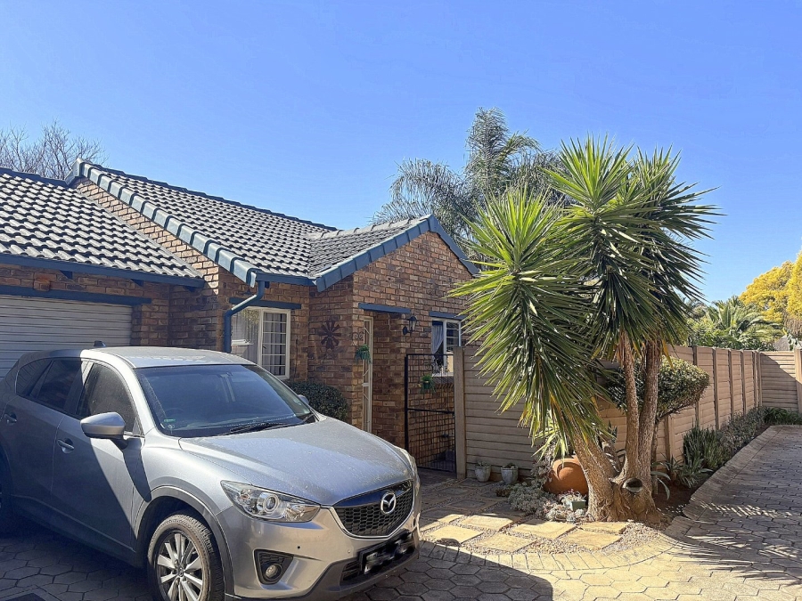 3 Bedroom Property for Sale in Rooihuiskraal North Gauteng
