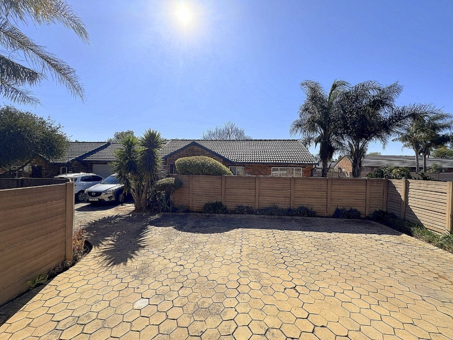3 Bedroom Property for Sale in Rooihuiskraal North Gauteng