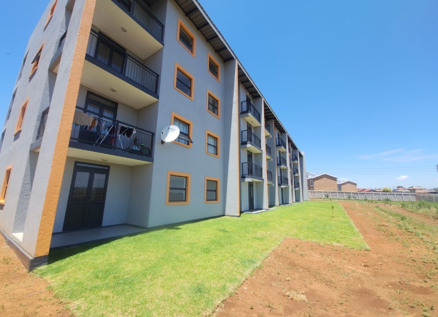 To Let 2 Bedroom Property for Rent in Protea Glen Gauteng
