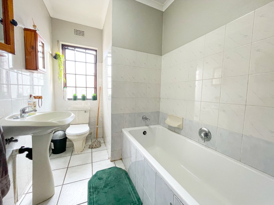 To Let 4 Bedroom Property for Rent in Halfway Gardens Gauteng